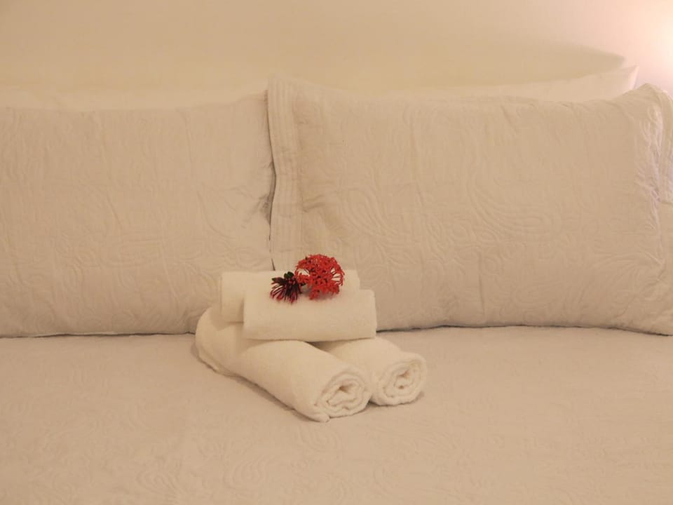 Minibar, free WiFi, bed sheets