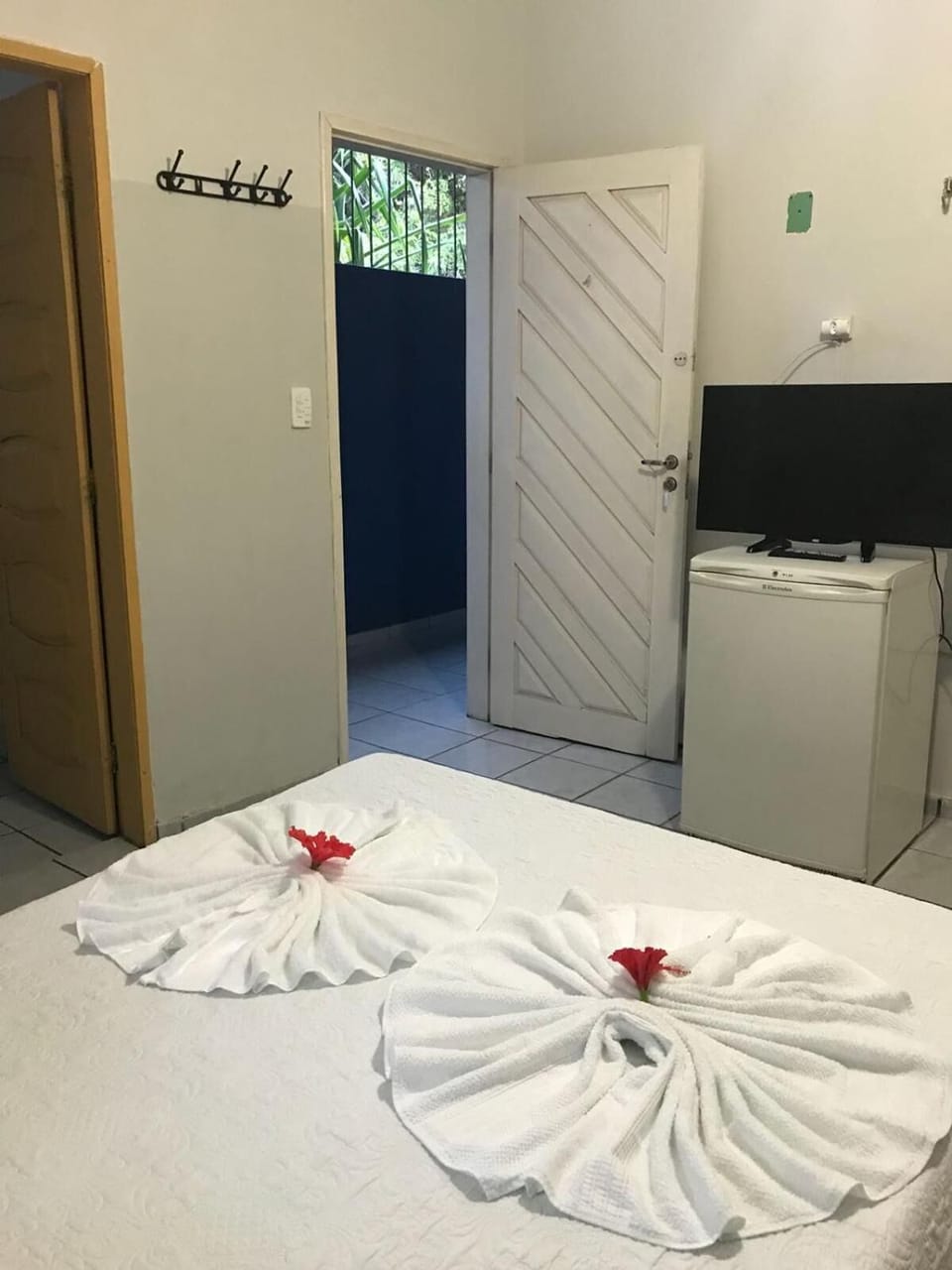 Minibar, free WiFi, bed sheets