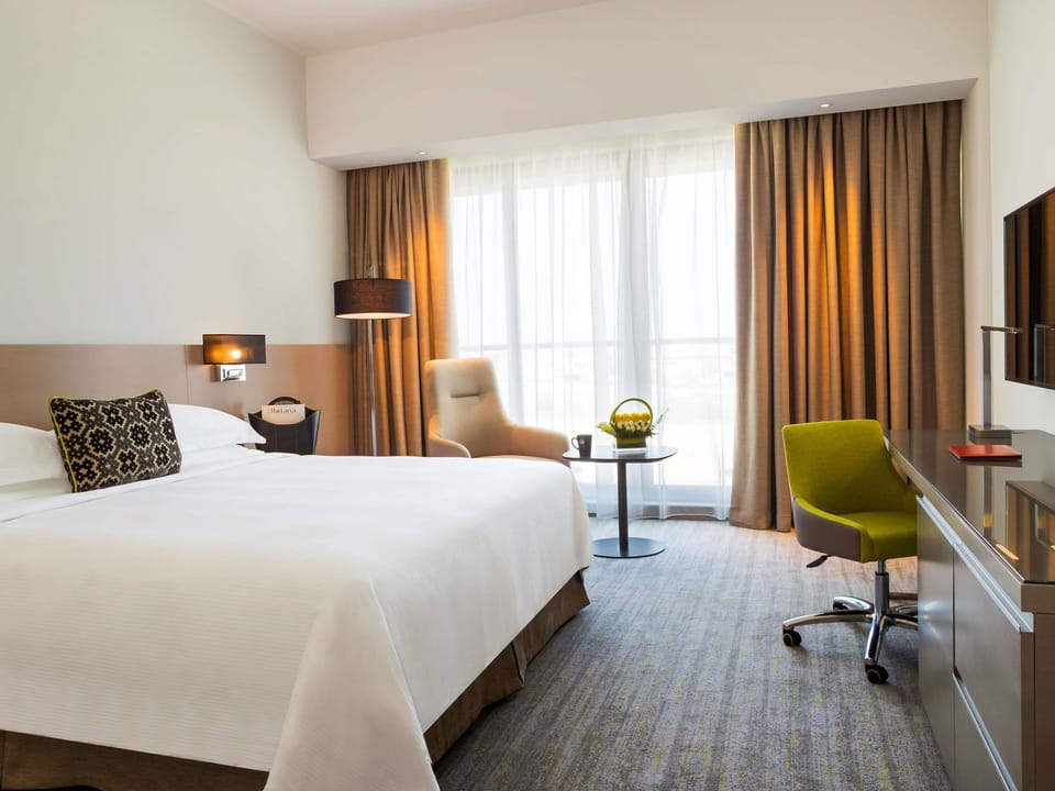 Premium bedding, pillowtop beds, minibar, in-room safe