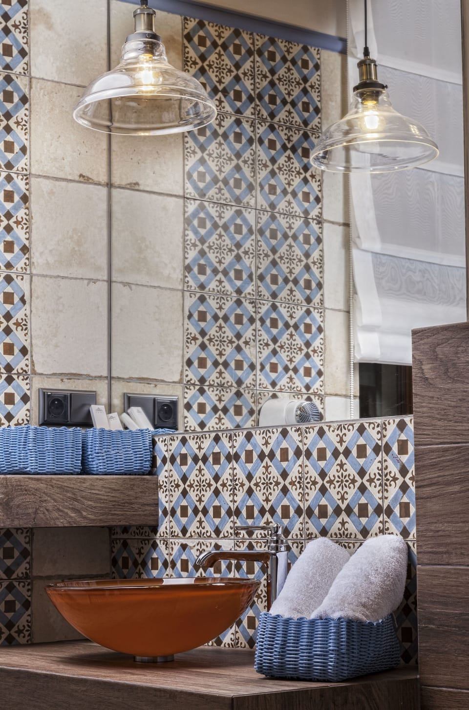 Double or Twin Room | Bathroom | Combined shower/tub, free toiletries, hair dryer, bathrobes