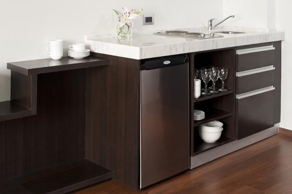 Full-size fridge, microwave, stovetop, cookware/dishes/utensils