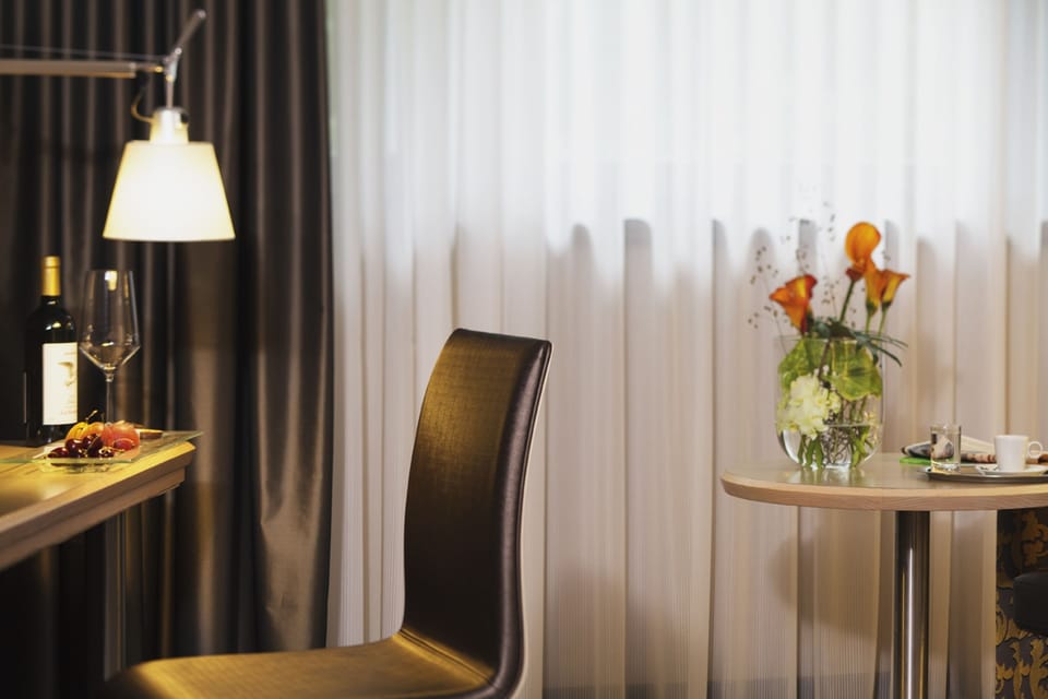 Classic Twin Room, 2 Twin Beds (Room&Bathroom renovation in 2020) | Minibar, in-room safe, desk, laptop workspace