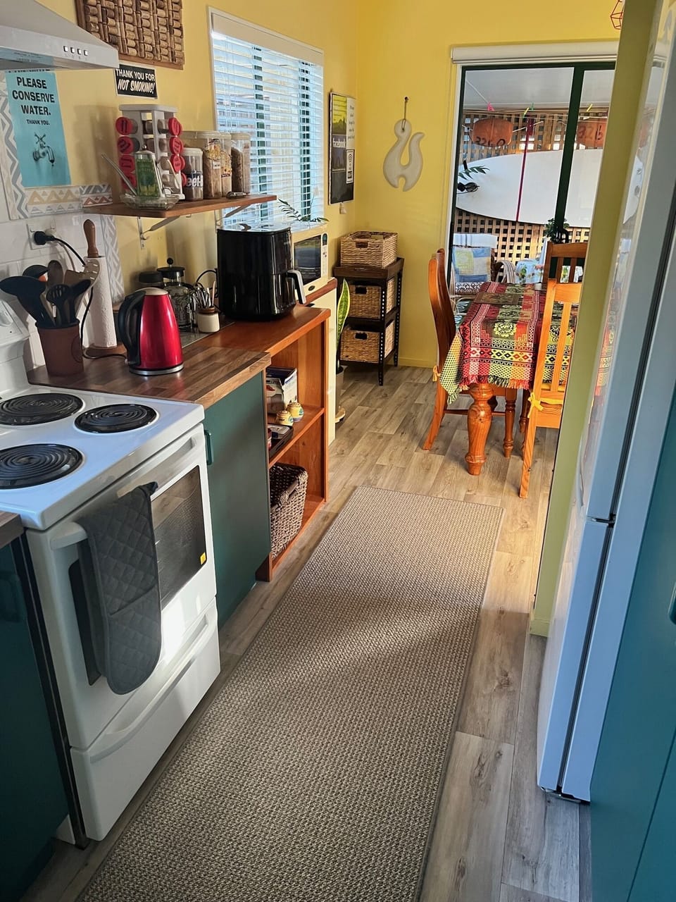 Deluxe House | Private kitchen | Shared fridge, microwave, rice cooker, blender