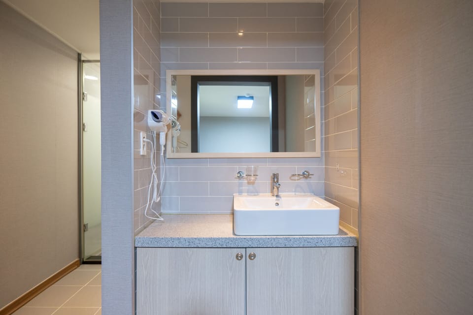 Deluxe Room | Premium bedding, down comforters, memory foam beds, free WiFi