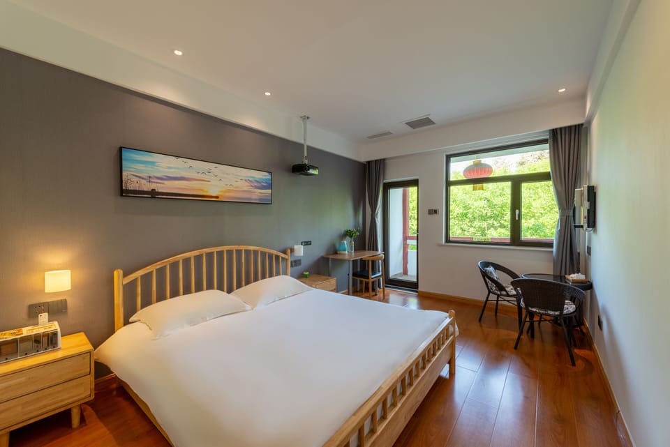 Double Room | Soundproofing, WiFi (free), bed sheets