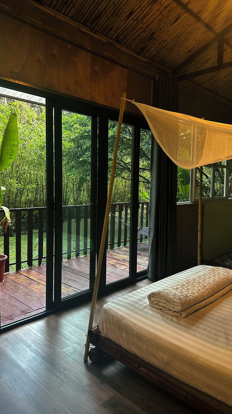 Superior Room, 1 King Bed, Valley View, Mountainside | Individually decorated, blackout drapes, free WiFi, bed sheets