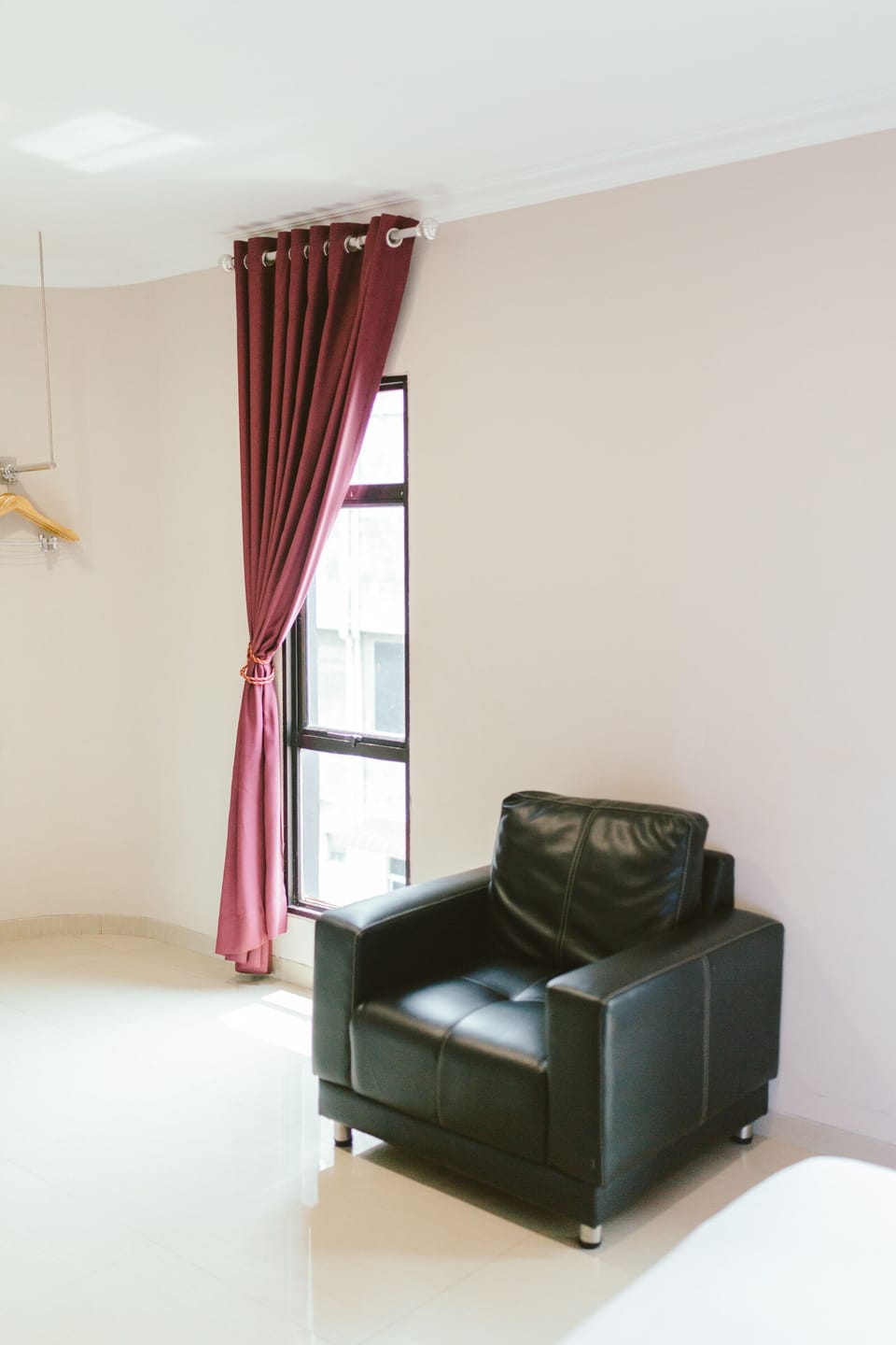 Executive Studio Suite, 1 King Bed, City View | Living area | LCD TV