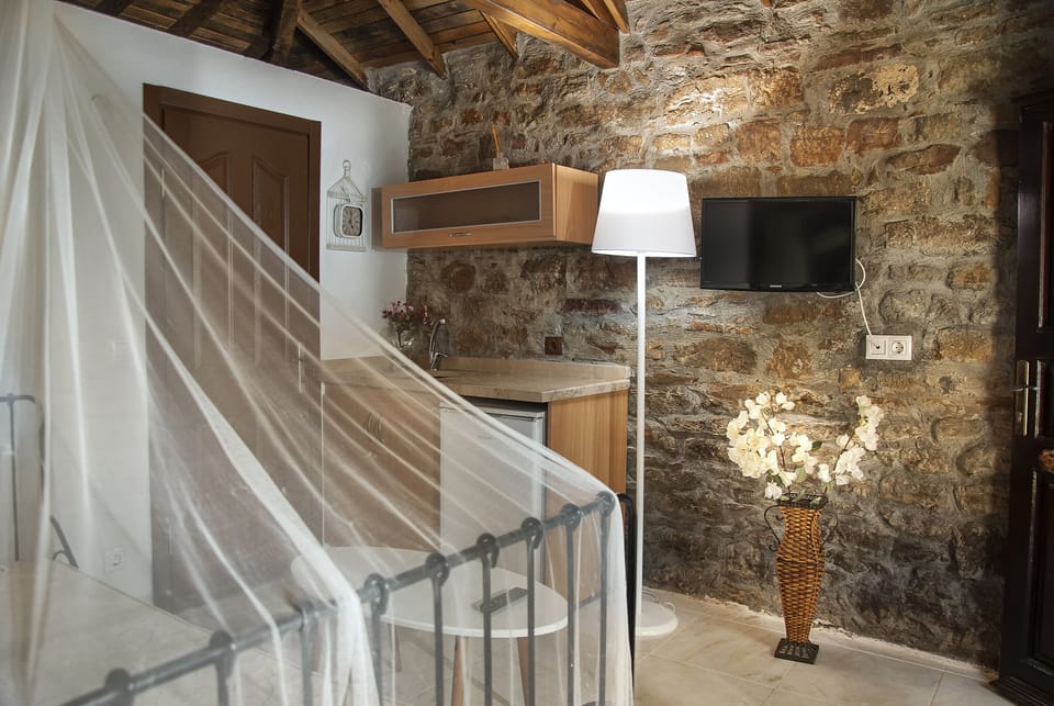 Suite, 2 Bedrooms | Private kitchenette | Coffee/tea maker, fridge, electric kettle