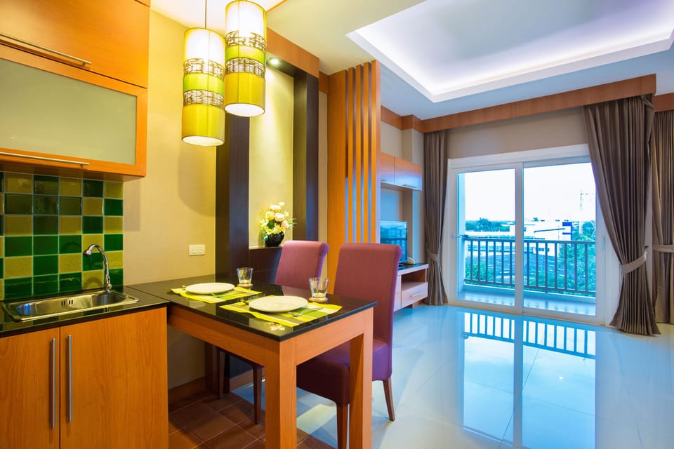 Minibar, desk, soundproofing, free WiFi
