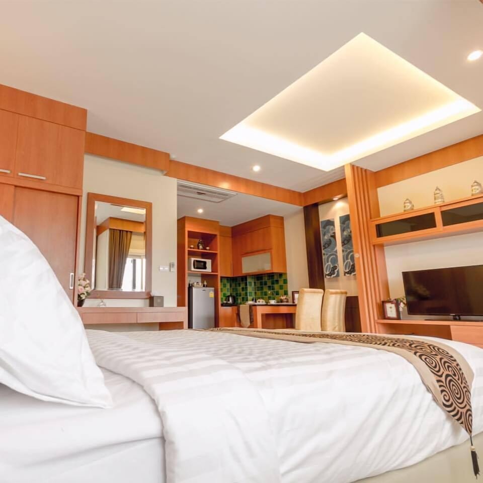 Minibar, desk, soundproofing, free WiFi