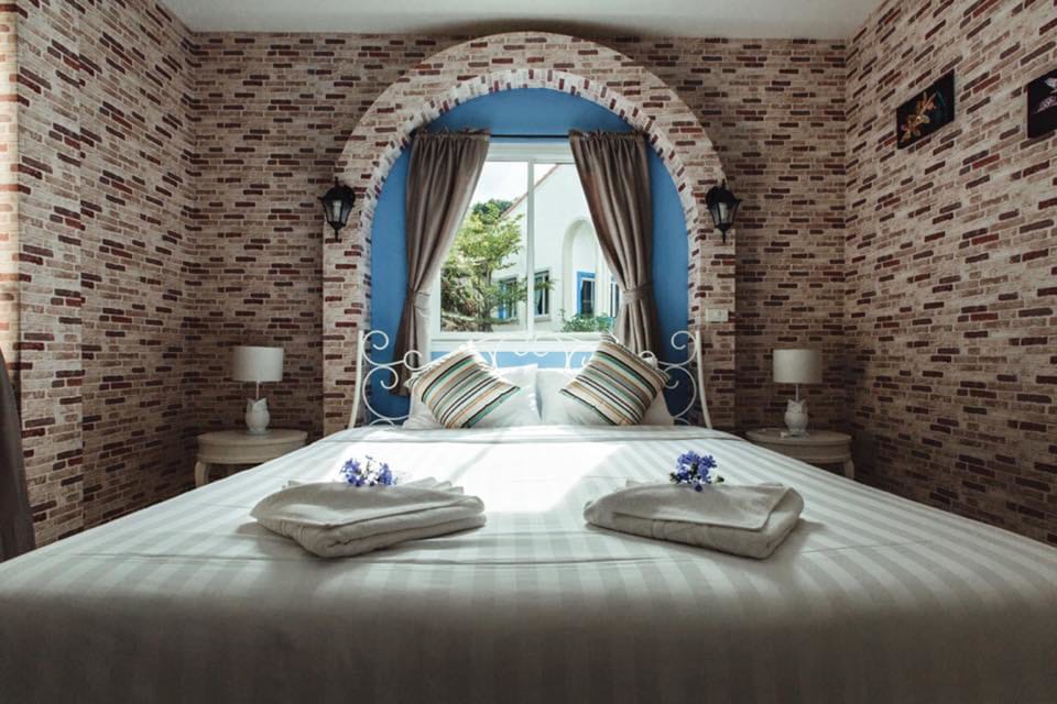 Standard Room | Minibar (free items), blackout drapes, WiFi (free)