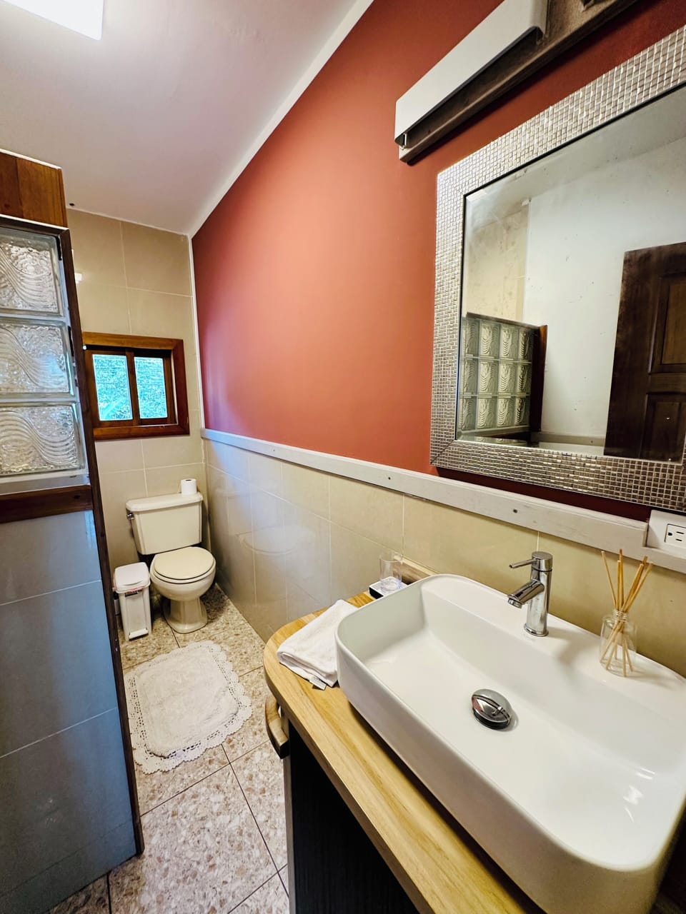 Comfort Apartment, Ocean View | Bathroom | Shower, hair dryer, towels, soap