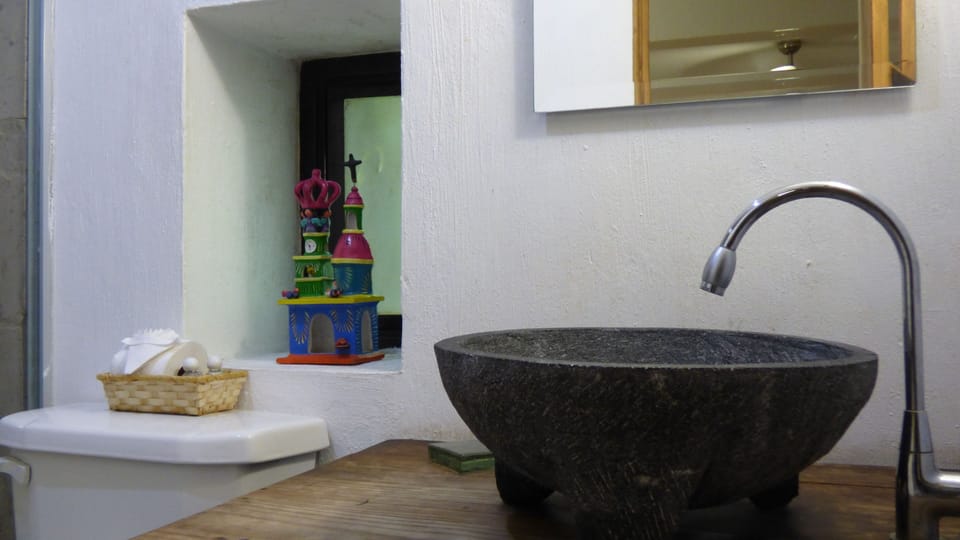 Bathroom sink