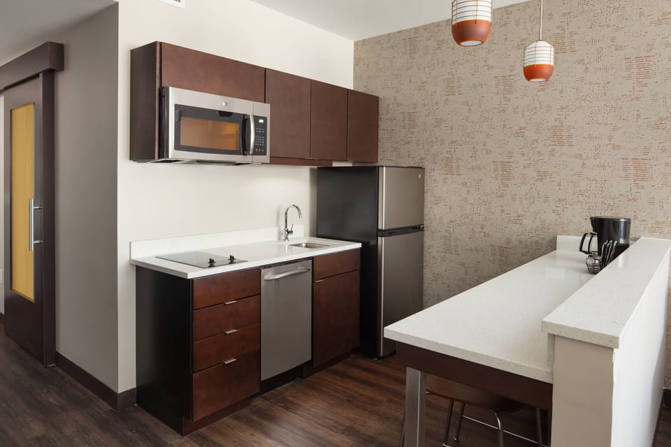 Full-size fridge, microwave, stovetop, dishwasher