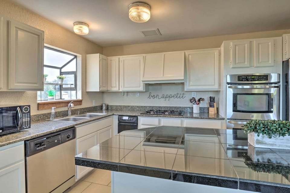 Fully Stocked Kitchen-Stainless steel appliances and DOUBLE OVENS!