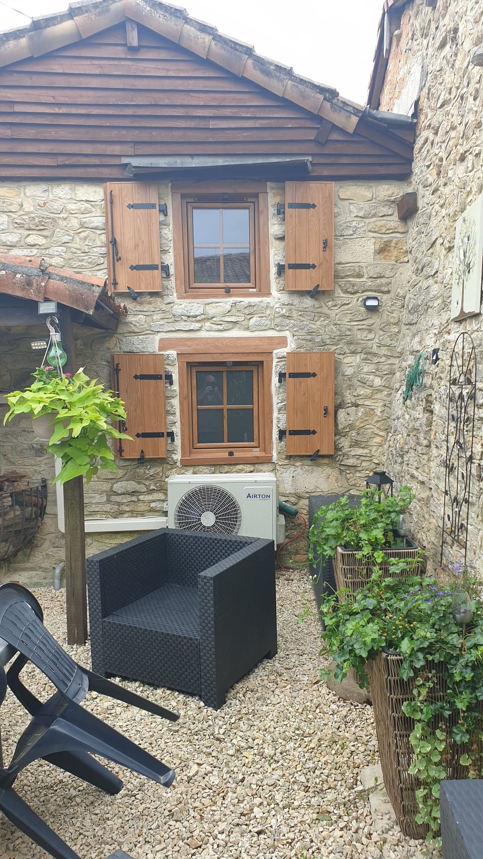 BBQ and outside dining area 