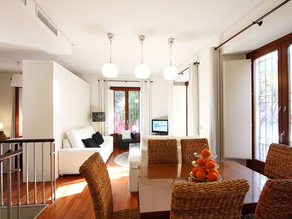 Apartment with a loft style layout. There are no interior doors - veoapartment