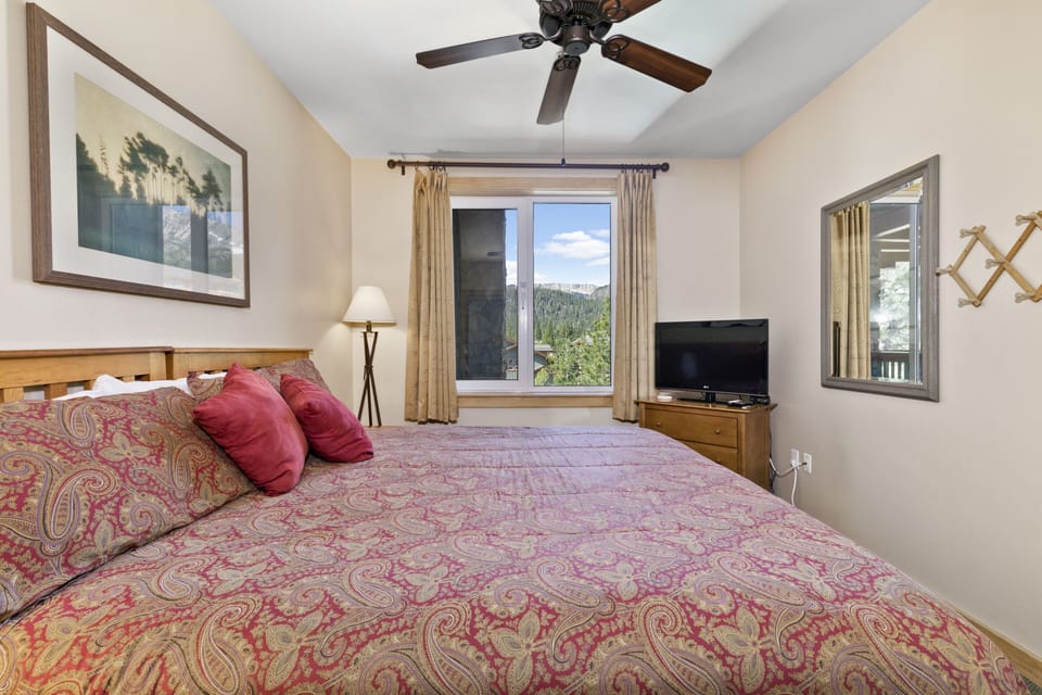 Guest bedroom