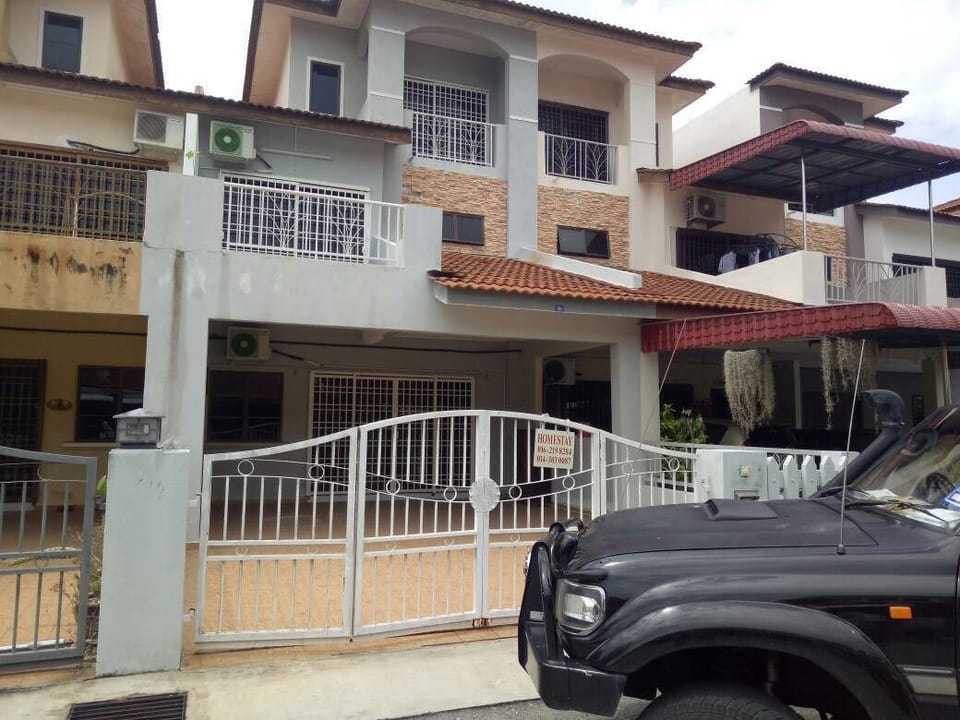 House, 4 Bedrooms | 4 bedrooms, iron/ironing board