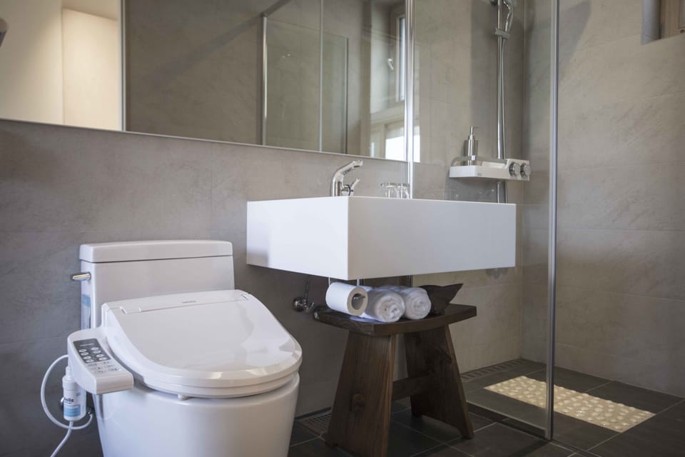 [Retreat Package] Suite (Full Board, Healing Program, Facilities) | Individually decorated, desk, bed sheets