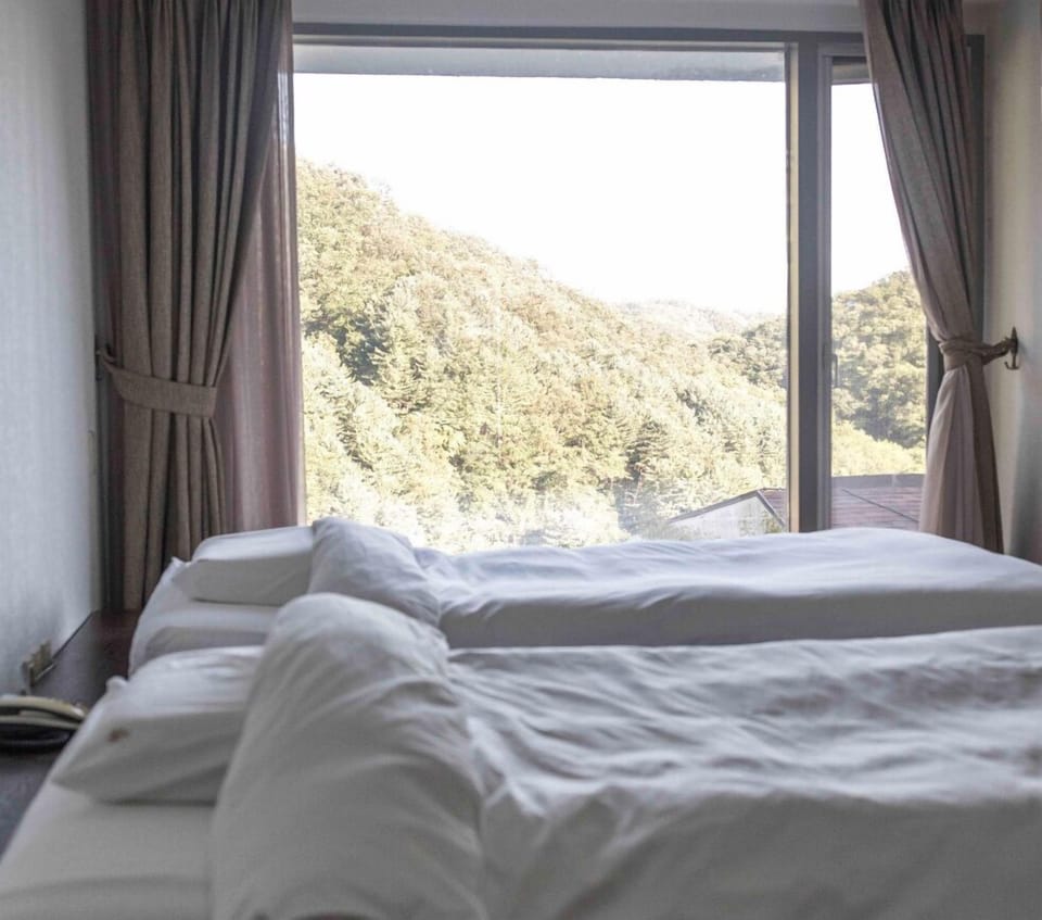 Garden Villa Deluxe (2 Pax Breakfast & Dinner / Facilities) Maximum 2 Pax | Individually decorated, desk, bed sheets