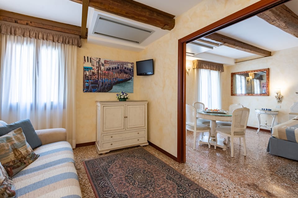 Suite, Canal View | Premium bedding, in-room safe, desk, soundproofing