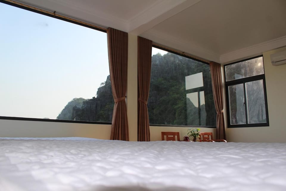 Minibar, desk, soundproofing, free WiFi