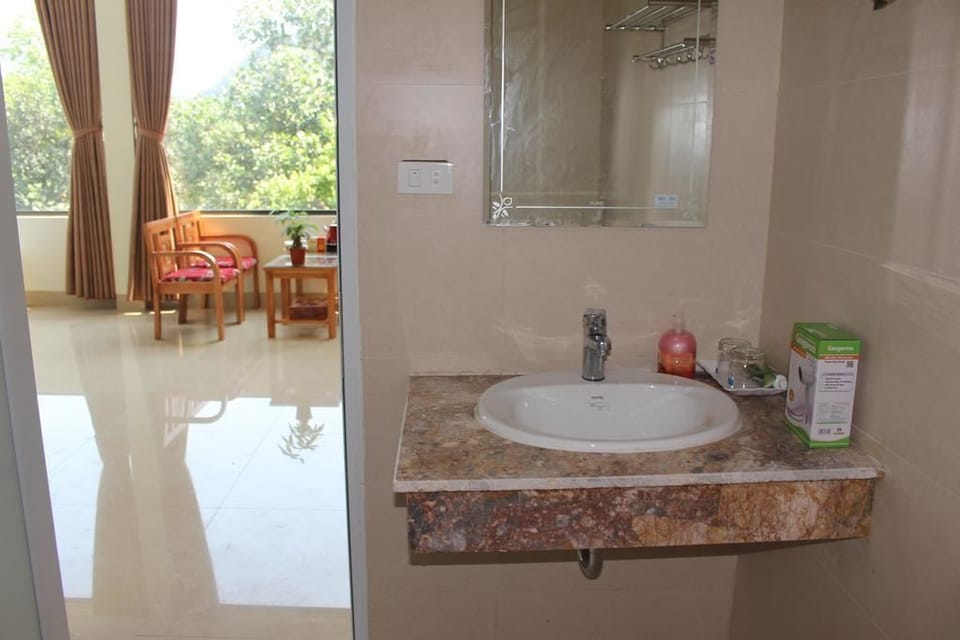 Economy Double Room, 1 Double Bed | Bathroom sink