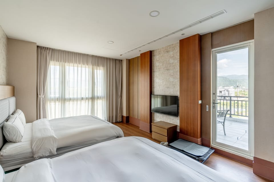 Deluxe Family Room | Down comforters, blackout drapes, WiFi (free), bed sheets