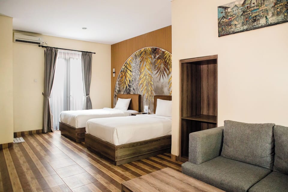 Deluxe Room, 1 Double or 2 Twin Beds | Premium bedding, minibar, in-room safe, desk