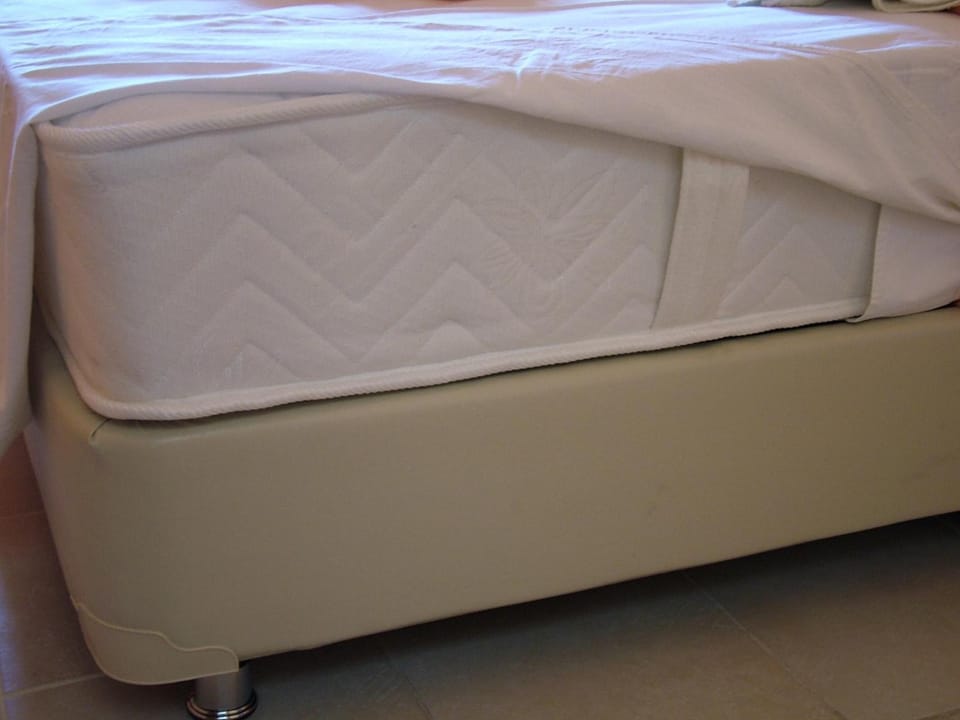 Desk, free cribs/infant beds