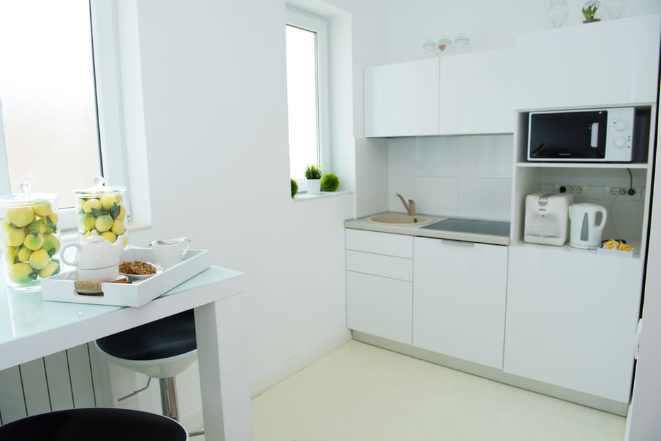 Premier Suite | Private kitchen | Mini-fridge, espresso maker, coffee/tea maker, electric kettle