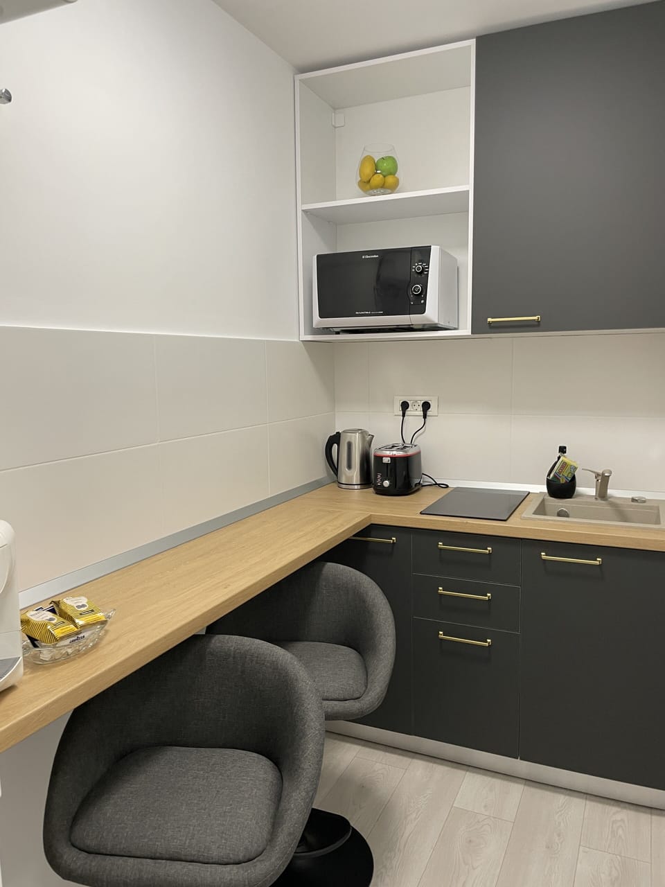 Design Suite, City View | Private kitchen | Mini-fridge, electric kettle, eco-friendly cleaning products