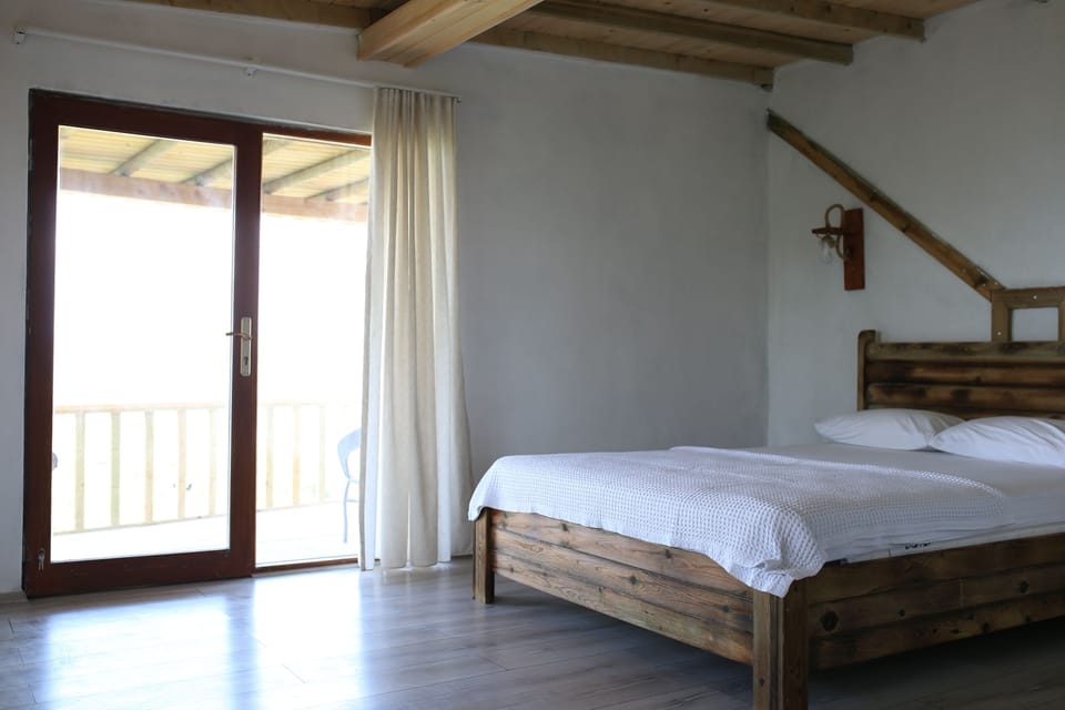 Deluxe Room, Sea View | Iron/ironing board (on request), WiFi (free)