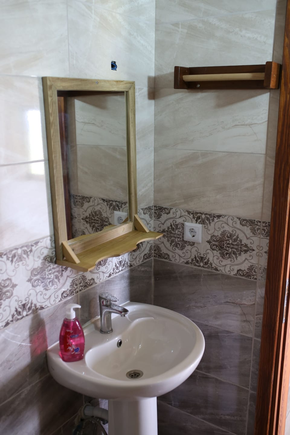 Deluxe Room, Sea View | Bathroom | Shower, hair dryer, towels