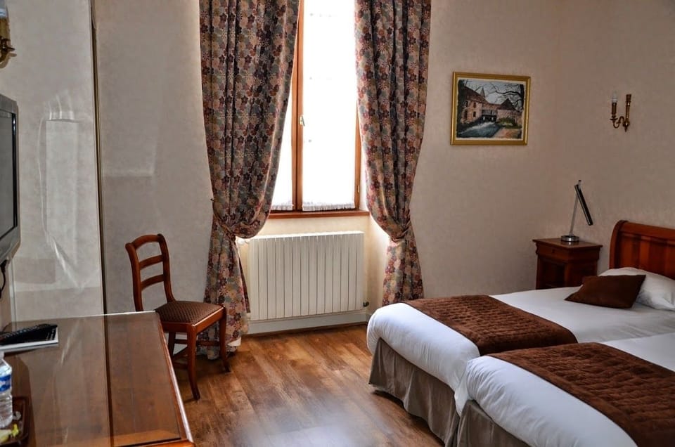 In-room safe, desk, soundproofing, free WiFi