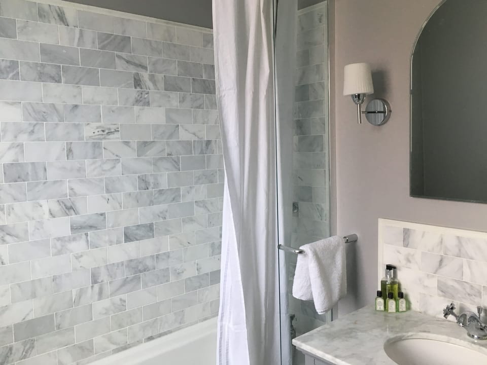 Classic Suite, 1 Double Bed with Sofa bed | Bathroom shower