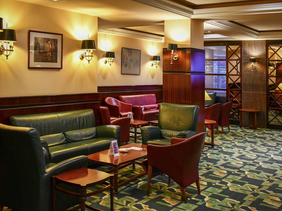 3 bars/lounges