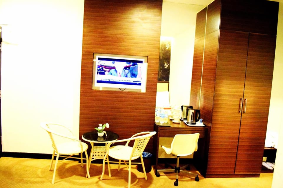 Desk, soundproofing, iron/ironing board, free WiFi