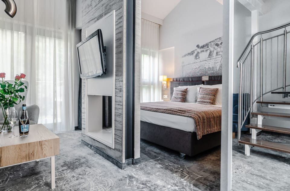 Luxury Suite (Duplex) | Hypo-allergenic bedding, minibar, in-room safe, desk