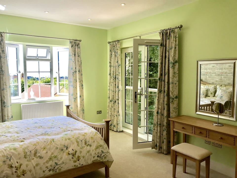 Deluxe Apartment, 1 King Bed, Non Smoking, Sea View | Balcony