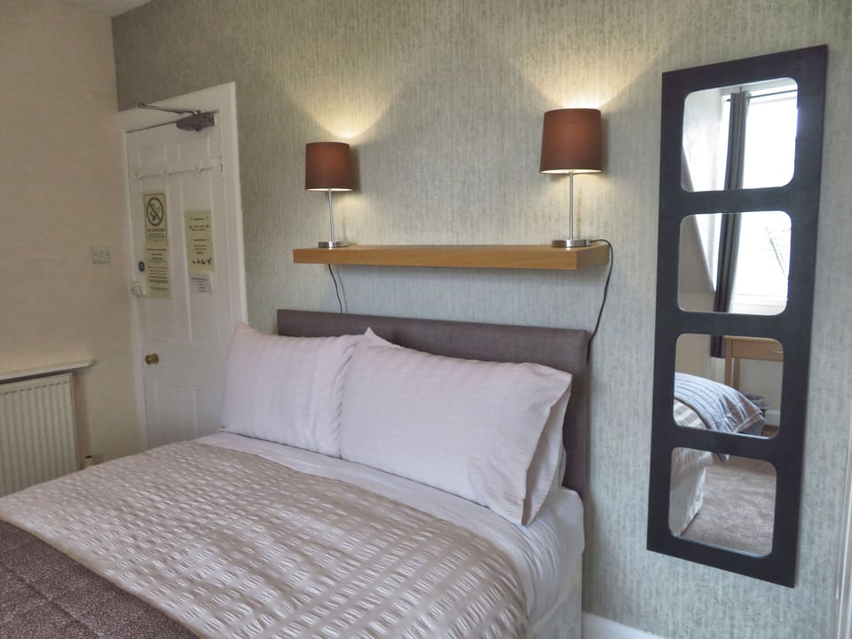 Basic Double Room, Ensuite (Room 4) | Egyptian cotton sheets, premium bedding, Select Comfort beds, bed sheets