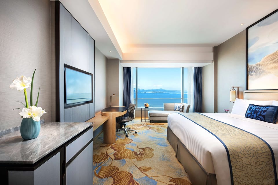 Horizon, Room, 1 King Bed, Sea View | Premium bedding, down comforters, free minibar, in-room safe