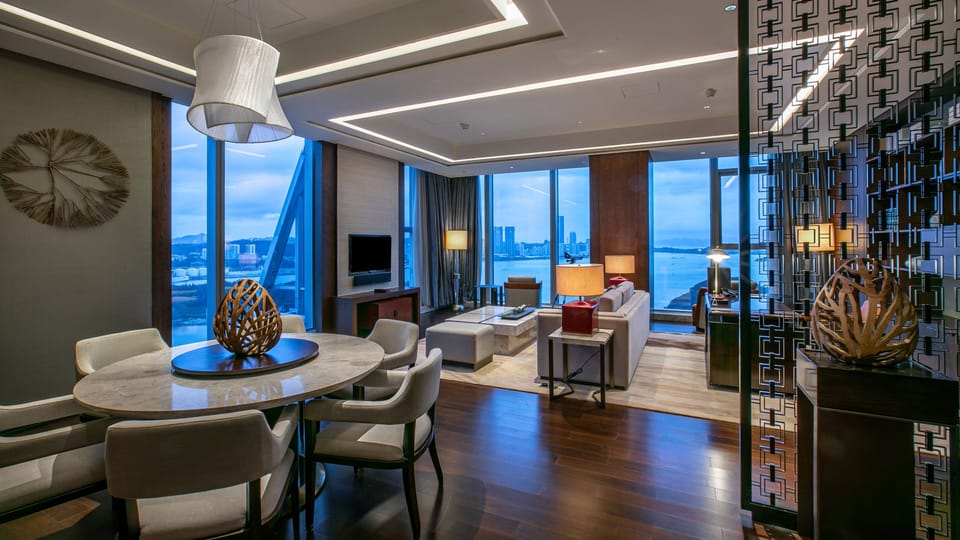 Suite, 1 Bedroom (Haicang Bridge View) | Premium bedding, minibar, in-room safe, desk
