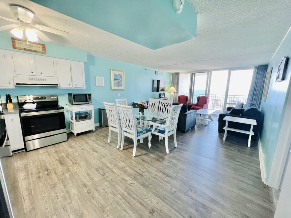 Kitchen / Dining table