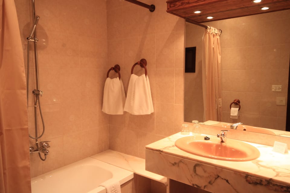 Double Room, Garden View | Bathroom | Combined shower/tub, free toiletries, hair dryer, bidet