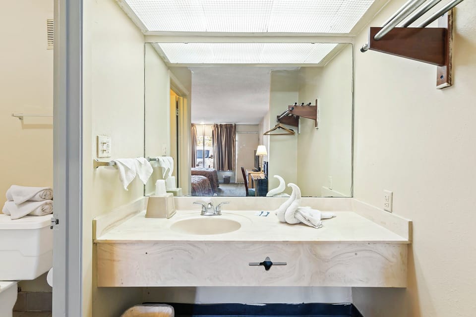 Room, 2 Queen Beds, Non Smoking | Bathroom | Free toiletries, towels