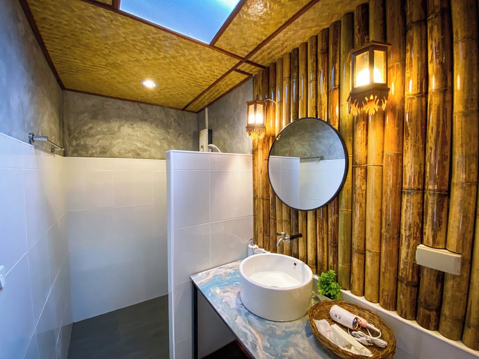 Grand Deluxe Bungalow | Bathroom | Shower, towels, toilet paper