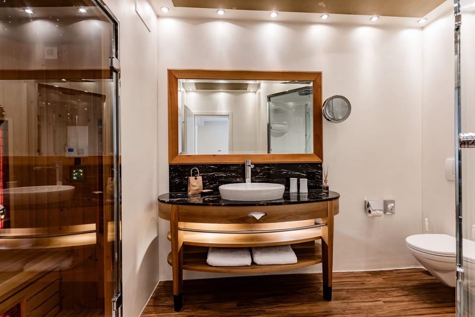 Suite, Hot Tub, River View (with Balcony) | Bathroom | Combined shower/tub, free toiletries, hair dryer, slippers