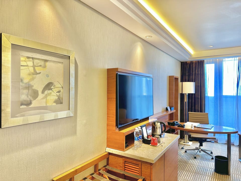 Premier Twin Room, 2 Twin Beds | Minibar, in-room safe, desk, free WiFi